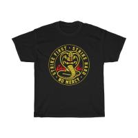 ราคา ขายดี เสื้อยืด พิมพ์ลายโลโก้ Cobra Kai Karate Kid No Mercy Slogan สีดํา สําหรับผู้ชายS 5XL (17326427562)