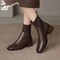 ราคา Sepatu Bot Korea หนังนิ้วเท้าเหลี่ยมแฟชั่นสำหรับผู้หญิงรองเท้าบูทหุ้มข้อหนังรองเท้าส้นตึก (19890484981)