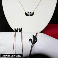 ราคา Inspire Jewelry ชุดเซ็ทกำไลหงส์ ต่างหูหงส์ และสร้อยคอหงส์ หงส์คู่ Black Swan สง่างาม ตัวเรือนหุ้มทองแท้ Pink Gold ฝังนิลดำ งานจิลวลี สวยงามหรู (388687777)