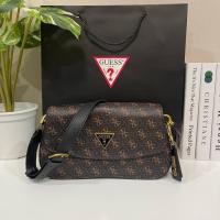 ราคา Guess สะพายไหล่ ทรงอานม้า ฐาน 11 นิ้ว งานแท้Outlet (19236980274)