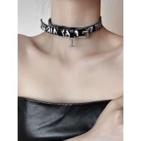 ราคา Vivienne Westwood สร้อยคอโช้คเกอร์สร้อยคอจี้ดาวเสาร์สามมิติสำหรับผู้หญิงตัวอักษร Vivienne Vivienne Vivienne Queen (20790983405)