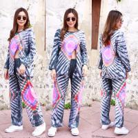 ราคา เสื้อ กางเกง ผ้ายืด cottonปริ้น มัดย้อม เสื้อดีเทลเป็น เสื้อยืดแขนยาว คอกลม ผ่าข้าง ทรงใส่สบายๆ แต่งลายมัดย้อม ลวดลายสวยเก๋ กางเกงดีเทลเป็นขายาว ทรงสวยเก๋ แต่งลวดลายมัดย้อม เอวเป็นยางยืด มีกระเป๋าข้าง