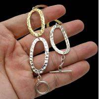 ราคา สร้อยข้อมือ เงินแท้ 92 5 งานแฮนด์เมดส่งออก ขึ้นมือ ทำลายทุบค้อนเล่นไฟ หน้ากว้าง 1 9 ซม ทำ 2 กษัตริย์ เคลือบทอง 18k สลับเนื้อเงิน หนัก 7 7 กรัม ใส่ไม่ซ้ำใครครับ (18412592073)