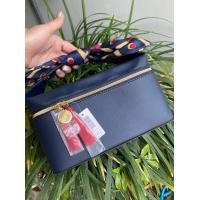 ราคา กระเป๋า ESTEE Lauder สีกรมท่าตกแต่งริบบิ้นที่มือจับ ทรงถือ ดูดี ทำจากหนัง Pu ทรงไม่แข็งมาก (20015168855)