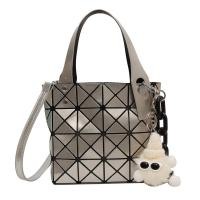 ราคา C K สายโซ่ประดับเพชรกระเป๋าสะพายไหล่สายโซ่รูปเรขาคณิตมือถือกระเป๋าสะพายข้างของผู้หญิง (20495518199)