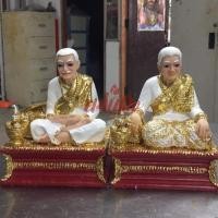 ราคา เครื่องตั้งศาลตายาย ศาลเจ้าที่ ตายายเศรษฐี ตายายตั้งศาล ชุดสีทองงานพรีเมี่ยม 1 คู่ (8848786628)