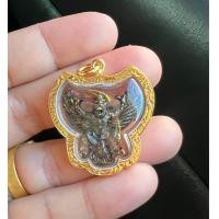 ราคา จี้พญาครุฑ กรอบทองชุป กันน้ำ เนื้อทองเหลือง (15079538085)