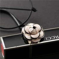 ราคา หรูหราบิ๊กยี่ห้อขนาดเล็กสีดำสีขาว Camellia เข็มกลัดพรรคแคทวอล์แฟชั่นดอกไม้เข็มกลัดตราขาสำหรับผู้หญิง (15078627384)
