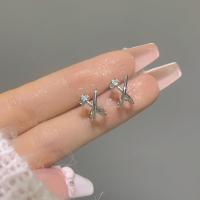 ราคา 925 Silver Needle Cross Earrings ต่างหูแบบเจาะ หัวตะปูประดับเพชร กากบาทคล้องใต้ติ่งหู (20249208826)