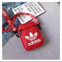 ราคา Adidas Clover กระเป๋าสะพายข้าง กระเป๋าสะพายไหล่ กระเป๋าสะพายใบเล็ก รุ่นใหม่ล่าสุด ทรงสวยโทน กระเป๋ายอดนิยม มี3สีให้เลือก (7964510377)