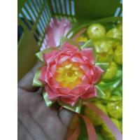 ราคา ดอกไม้โปรยทาน เหรียญโปรยทานดอกบัวทิพย์ เกสรสีเหลือง ตัวเปล่า แพค 20 ดอก (21108120418)