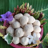 ราคา ลูกแป้งข้าวหมาก ลูกแป้งข้าวหมาก สูตรโบราณ เมืองลับแล รสชาติหวาน หอม อร่อย ไม่ต้องเติมน้ำตาล บรรจุ 1 ถุงมี 20 ลูก (16441666570)