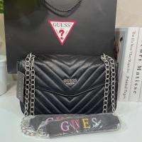 ราคา กระเป๋าสะพาย guess สะพายได้สองแบบ ดีเทลโลโก้คัลเลอฟลูตรงสายรองบ่า (19495083634)