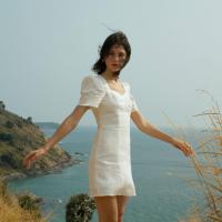 ราคา SUUBE official Luna dress Off white เดรสสั้น ผ้าลินินแท้ คอหัวใจ ดีเทลจับจีบที่หน้าอกและไหล่ มีซับในทั้งตัว ซิปหลัง (17720818211)