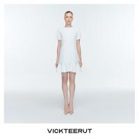 ราคา VICKTEERUT ราคาปกติ 9950 Re Edition Short Sleeve Shift Dress with Frilled Hem เดรสแขนสั้น ทรงตรง ชายระบาย (20825039681)