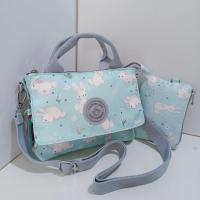 ราคา MONKEY KING กระเป๋าสะพายข้างแบบมีหูหิ้วผู้หญิง8 5นิ้วพวงกระเป๋าใบเล็ก ผ้ากันน้ำ มี3ช่องใส่ของมีช่องใส่บัตรมีซิปใน รุ่นAKB9955 (21304307224)