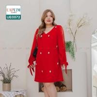 ราคา UE0372 ชุดเดรส สาวอวบ เดรสคอวี ประดับเพชรช่วงด้านหน้า มีซิปด้านหลัง มีซับด้านในทั้งตัว ช่วงขนแต่งซีทรู ช่วงปลายแขนผูกเป็นโบว์ x000D แนะนำ ซักมือ เสื้อผ้าพลัสไซส์ เสื้อผ้าสาวอวบ คุณภาพพรีเมี่ยม ชุด เด 