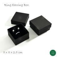 ราคา กล่องใส่แหวน กล่องใส่ต่างหู กล่องจั่วปัง กล่องใส่เครื่องประดับ ใส่ แหวนทอง แหวนเพชร กล่องของขวัญใส่แหวน เพิ่มความประทับใจ สีดำ (17026417009)