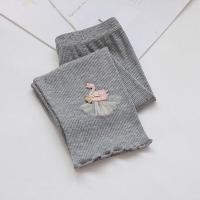 ราคา NINAKIDS กางเกงคาปรีแฟชั่นฤดูร้อนสำหรับเด็กผู้หญิงทารก1 8ปีกางเกงเลกกิ้งผ้าฝ้ายพิมพ์ลายหงส์สำหรับเด็กสไตล์เกาหลีบางๆ (18295060436)
