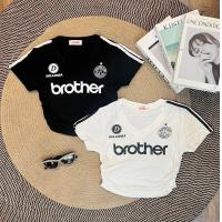 ราคา เสื้อครอปสั้นคอวีแถบแขนลาย brother (20629624211)