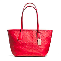 ราคา กระเป๋าสะพาย COACH แท้ ทรง Tote หนังแท้ ลาย Coach Signature สวยหรูมาก ใบใหญ่ มีซิปปิดด้านบน ใช้งานง่าย COACH 34622 TAXI ZIP TOP TOTE IN LOGO EMBOSSED LEATHER (11794859248)