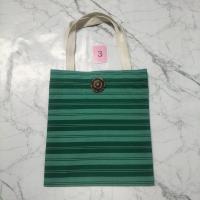 ราคา กระเป๋าผ้า กระเป๋าถือผ้าไทย กระเป๋าถือผ้าฝ้ายพิมพ์ลาย กระเป๋าถือผ้าขาวม้า สายผ้าดิบ ติดเทปตีนตุ๊กแก (17604608238)