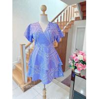 ราคา เดรสลายโบฮีเมียน หรือลายผ้าเช็ดหน้า ทรงคอวี ไขว้อก แขนสั้น ต่อกระโปรงสองชั้น (20492825853)