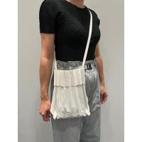 ราคา ME ISSEY MIYAKE รุ่น Trunk Pleats Bag (19472520985)