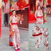 ราคา Parnwad Set เสื้อแขนกุดแต่งคอจีน ช่วงชายเสื้อแต่งระบายขนนกสีแดงสด (21265426735)