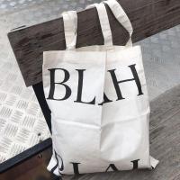 ราคา พร้อมส่ง b l a h bag กระเป๋าผ้าลินิน สะพายข้าง สกรีนอักษร มินิมอล สไตล์เกาหลี (15203788182)