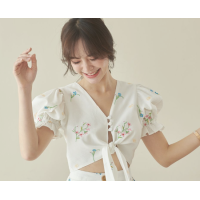 ราคา PRAEWPROUD Alice crop top เสื้อลินิน ปักลายดอกไม้ แขนตุ๊กตา น่ารัก ใส่ไปทะเล (19606182522)