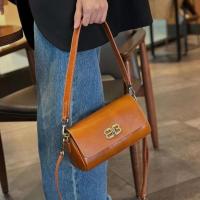 ราคา Molisa DUFFLE BAG กระเป๋าถือ สะพายทรงหมอน 3318 (21303826994)