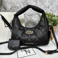 ราคา Lyn ทรง hobo size L ตัวใหม่ มีใบลูกใส่แอพอท est2001 Outlet (20768479775)