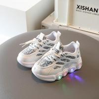 ราคา รองเท้ามีไฟ LED สำหรับเด็กรองเท้ากีฬาแบบลำลองรองเท้าตาข่ายระบายอากาศได้ดีตัวอักษร1 6ปี (10872302628)