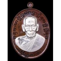 ราคา หลวงพ่อพัฒน์ วัดห้วยด้วน รุ่นเจริญพร2 เนื้อนวโลหะหน้าเงินครึ่งองค์ เลข1120 กล่องเดิม 312 (9648737900)