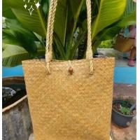 ราคา กระเป๋าถือกระจูดสาน ขนาด 10 10 นิ้ว งานแฮนด์เมด กระเป๋าใส่สิ่งของ กระเป๋าไปเที่ยวทะเล (19421011951)