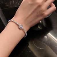 ราคา สร้อยข้อมือเพชรสดใสหรูหราสำหรับผู้หญิงปี 2023 ใหม่เพชรเงาสไตล์เย็นการออกแบบเฉพาะสร้อยข้อมือเพชร moissanite (20698816425)