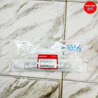 ราคา เครื่องหมายติดฝาครอบท้ายด้านขวา รหัส 87123 K93 T10 สำหรับรถรุ่น HONDA SCOOPY I PRESTIGE ปี 2017 2019 อะไหล่แท้เบิกศูนย์ 100 (19439710629)