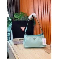 ราคา กระเป๋าสะพายไหล่ทรงคลัช คล้องแขน Guess รุ่น Little Shoulder Bag (12520713635)