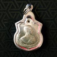 ราคา จี้เหรียญรัชกาลที่9 เหรียญอนุสรณ์มหาราช พระบาทสมเด็จพระปรมินทรมหาภูมิพลอดุลยเดชเฉลิมพระชนมพรรษาครบ3รอบ เนื้อเงิน พร้อมเลี่ยมกรอบสแตนเลส (7508783921)