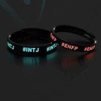 ราคา แฟชั่น2ชิ้นแหวนแหวนคู่เรืองแสงตัวอักษรแหวนคู่รักที่สร้างสรรค์ของขวัญเครื่องประดับ (20768245437)