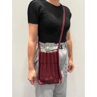ราคา ME ISSEY MIYAKE รุ่น Trunk Pleats Bag (19472520982)