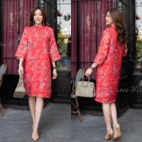 ราคา เดรสผ้าไหมผสมซิลล์ญี่ปุ่นเกรดพรีเมี่ยม ผ้าสวยมากค่ะ มาพร้อมลายพิมพ์ดอกซากุระ แต่งดอกไม้ลอยเล็กๆทั่วทั้งตัว เดรสมีกลิ่นอายความเป็นจีนผสมน่ารักมากค่ะ มีซับในทั้งตัว ใส่สบาย สวยมากค่ะ มี 2 สี แดง เหลือง 