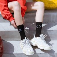 ราคา จัดส่งที่รวดเร็วถุงเท้าผู้หญิงหลอดกลางถนนถุงน่องสีขาวในสุทธิน้ำสีแดงระบายอากาศบางส่วนสีดำความยาวกลางฤดูร้อนถุงเท้าผู้ชาย (19842147186)
