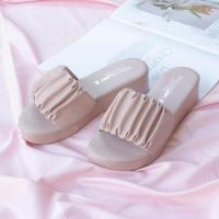 ราคา รองเท้าส้นตึก ทรงเตารีด จีบด้านหน้า ใครใส่ก็น่ารัก มีไซต์36 40 สูง 4 เซนหรือ 1 5 นิ้ว (14397375587)