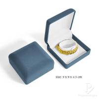 ราคา กล่องกำไลข้อมือ กล่องใส่กำไลหิน กล่องกำไลกำมะหยี่สีเทาฟ้า กล่องนาฬิา เพิ่มความสวยงาม จัดโชว์เครื่องประดับ ราคาส่ง (19249025400)