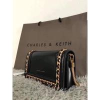 ราคา CK หน้าโซ่ งานยอดฮิต ขายดีตลอด ไม่เคยตกเทรนด์ งานแท้ งานแท้ Outlet พร้อมส่ง 4 สี ดำเงิน ดำทอง ครีม แดง สายยาว 117cm Size 5x20x12cm มีพร้อมถุงผ้าแบรนด์ Charles (21042775093)