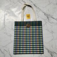 ราคา กระเป๋าผ้า กระเป๋าถือผ้าไทย กระเป๋าถือผ้าฝ้ายพิมพ์ลาย กระเป๋าถือผ้าขาวม้า สายผ้าดิบ ติดเทปตีนตุ๊กแก (17604608247)
