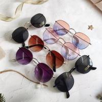 ราคา มีของที่กรุงเทพ แว่นตากันแดด แว่นแฟชั่น กันUV400 รุ่น 3447 (17573564177)