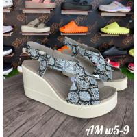 ราคา Crocs Brooklyn New Arrival รองเท้าส้นตึก รองเท้าผู้หญิง รองเท้าแตะรัดส้น รองเท้ารัดส้นผู้หญิง รองเท้า crocs รองเท้าครอส์ รองเท้าเผื่อสุขภาพ รองเท้าผู้หญิง (16145641355)